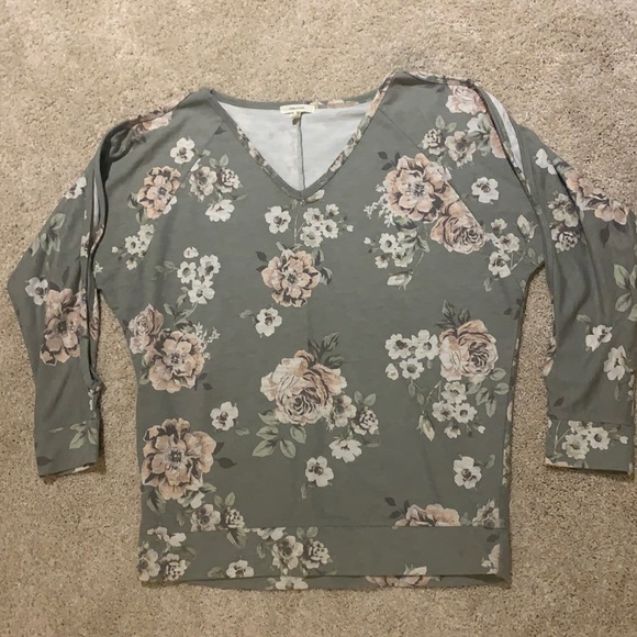Maurice’s- Green Floral Shirt with Cut Out Long Sleeves - Picture 1 of 4